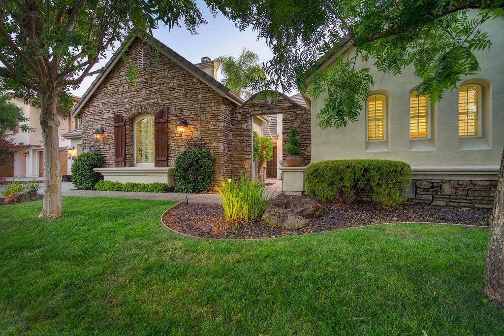 2004 Robin Brook Way