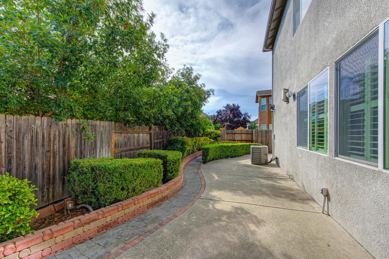 5636 John Runge Street