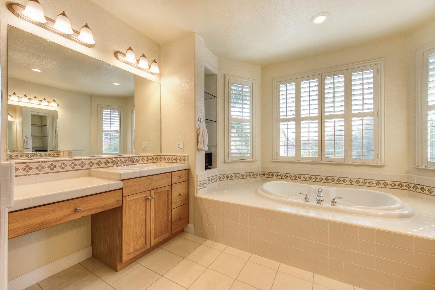 5636 John Runge Street