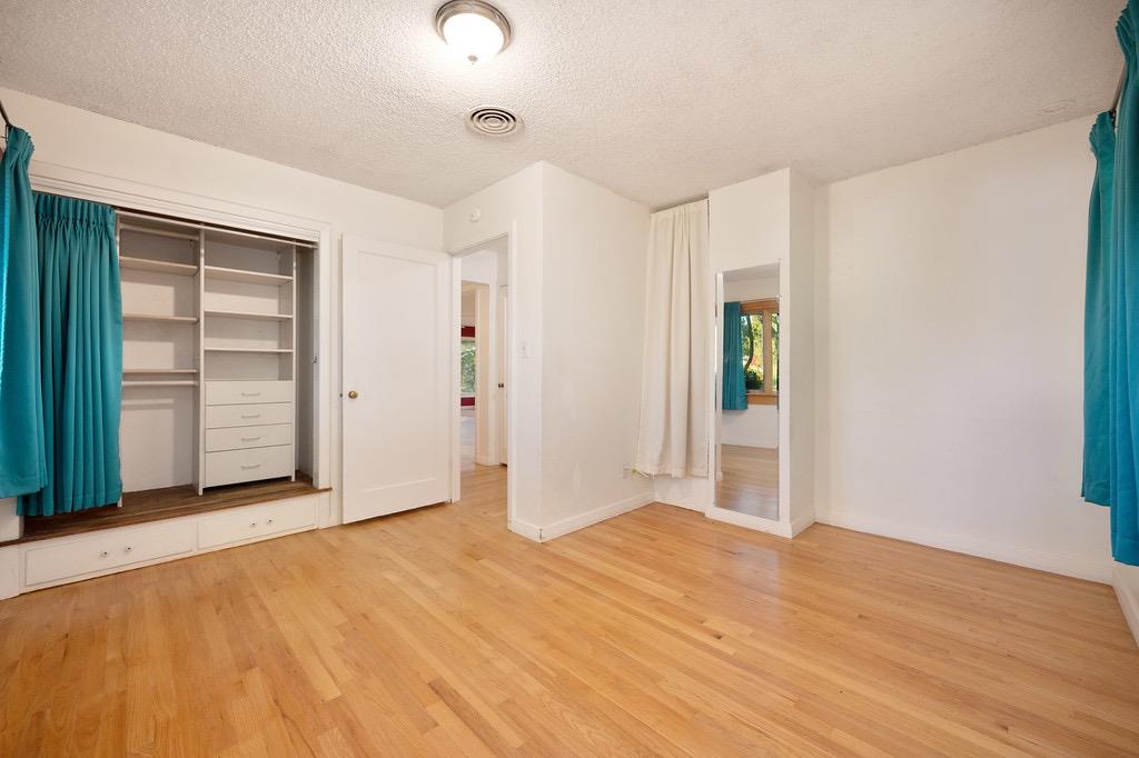 4001 La Canada Court