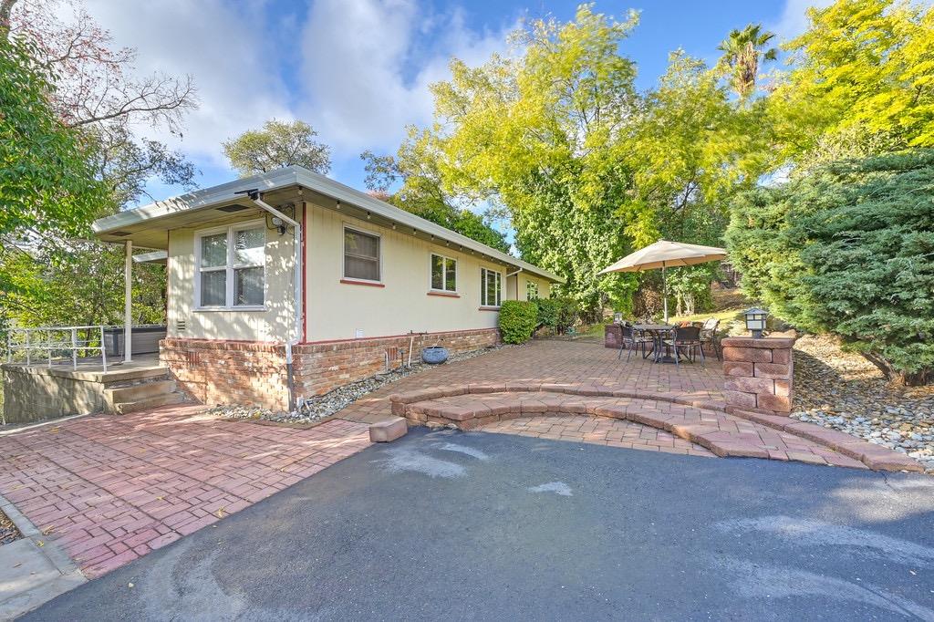 4001 La Canada Court