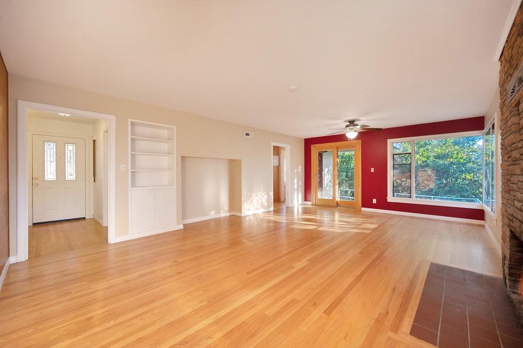 4001 La Canada Court