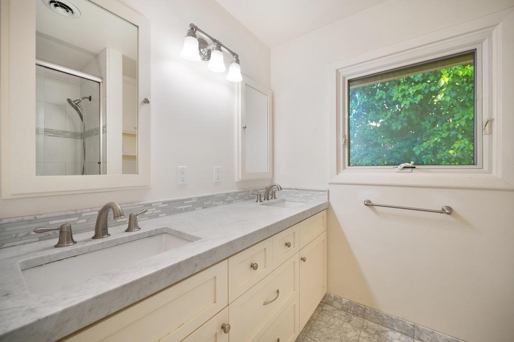 4001 La Canada Court