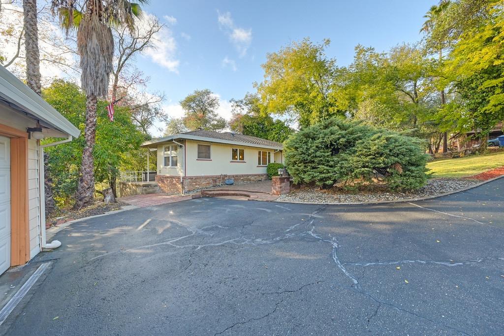 4001 La Canada Court