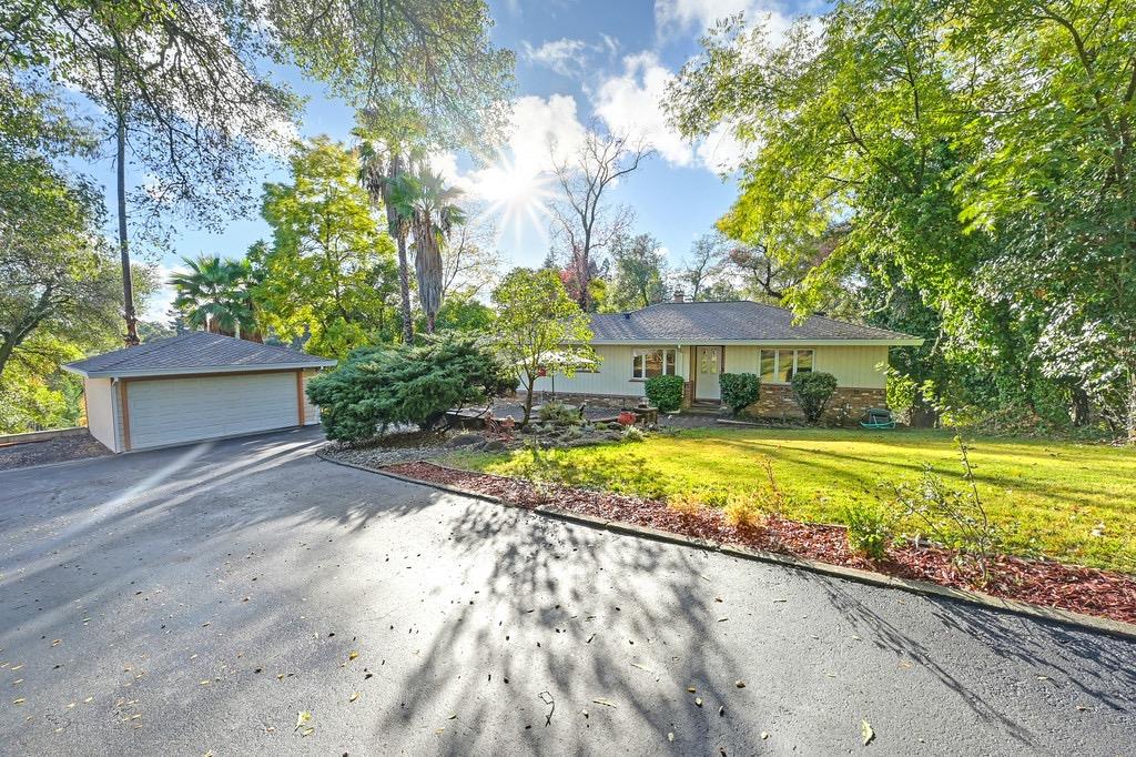 4001 La Canada Court