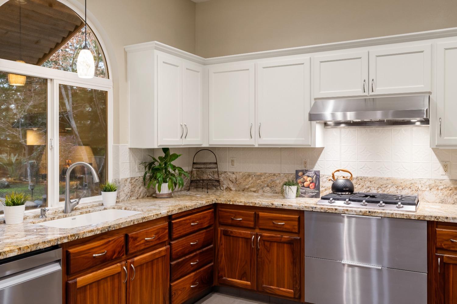 6408 Bluevista Court