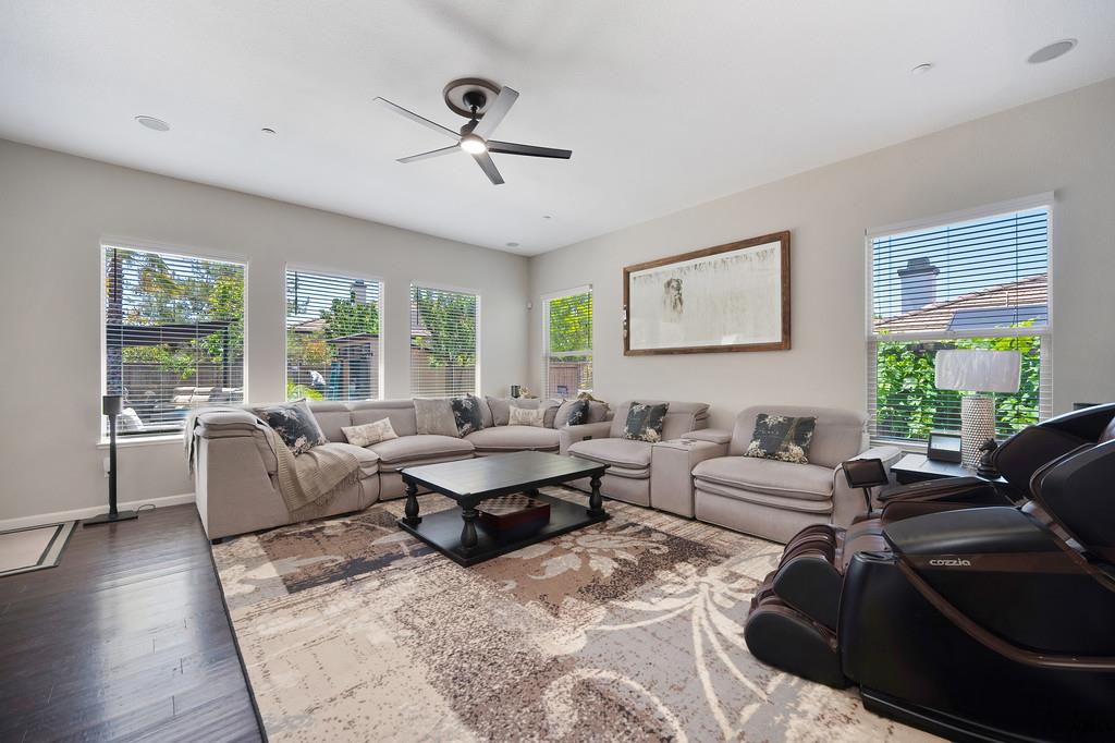 1721 Bella Cir