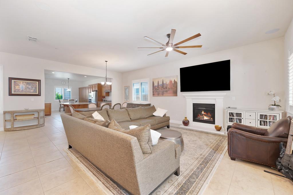 2389 Mendota Way