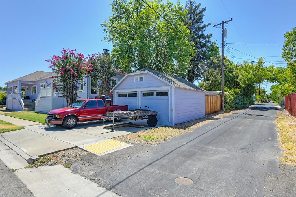 400 Pleasant St