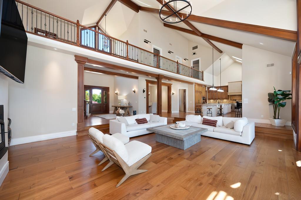 7450 Shadow Oaks Ln