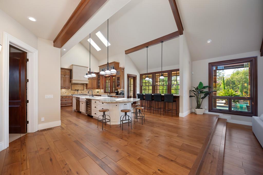 7450 Shadow Oaks Ln