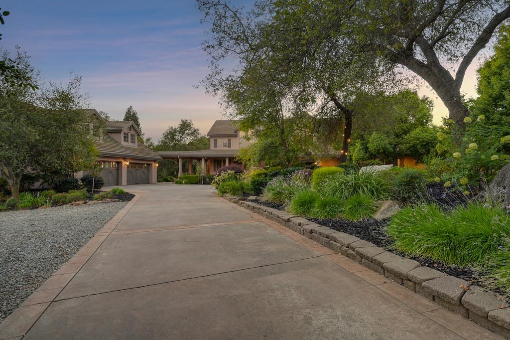 7450 Shadow Oaks Ln