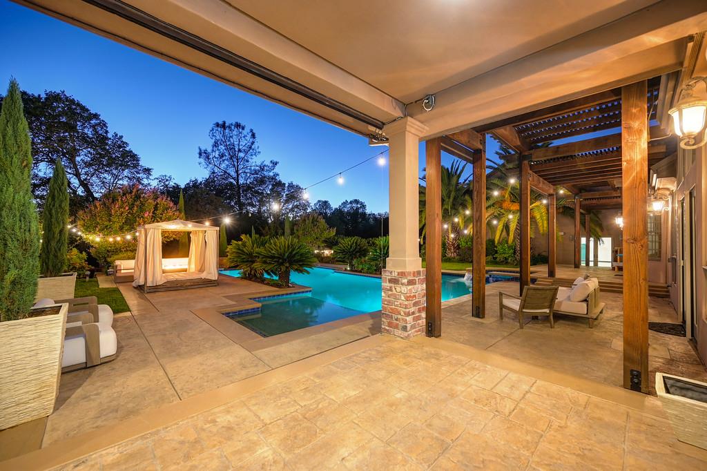 7450 Shadow Oaks Ln