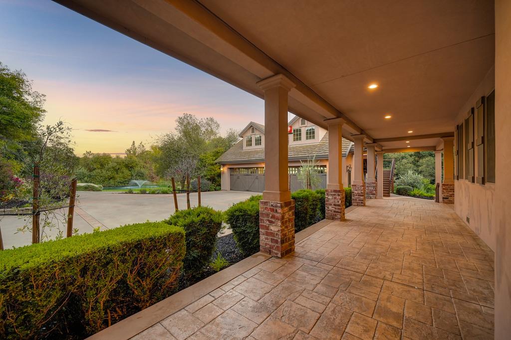 7450 Shadow Oaks Ln