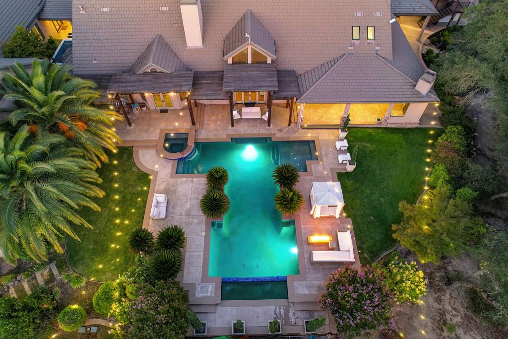 7450 Shadow Oaks Ln