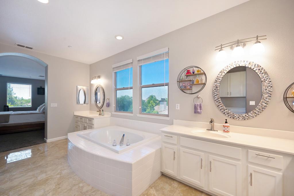 1721 Bella Cir