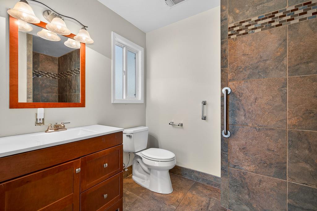 5897 Silverleaf Dr