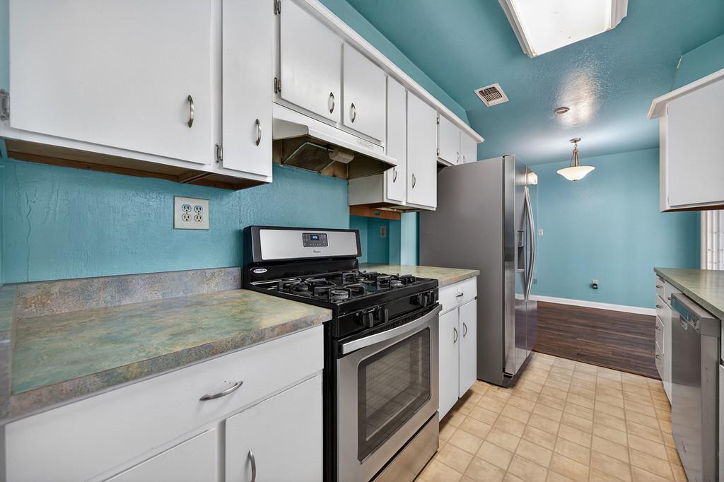 5897 Silverleaf Dr