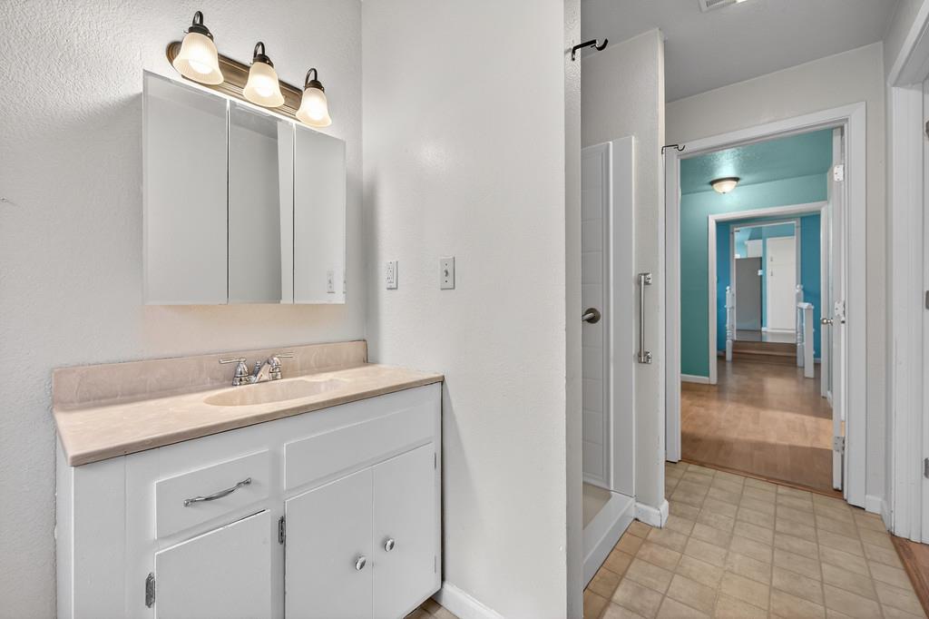5897 Silverleaf Dr