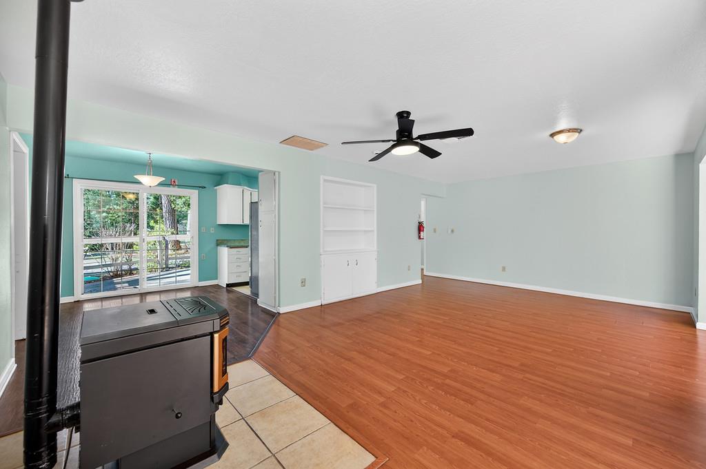 5897 Silverleaf Dr