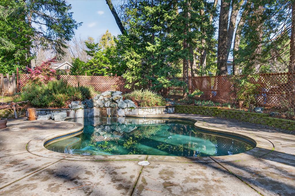 5897 Silverleaf Dr