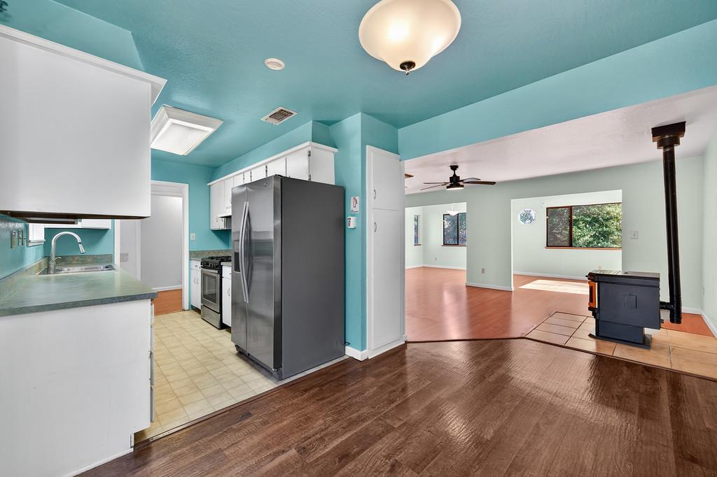 5897 Silverleaf Dr