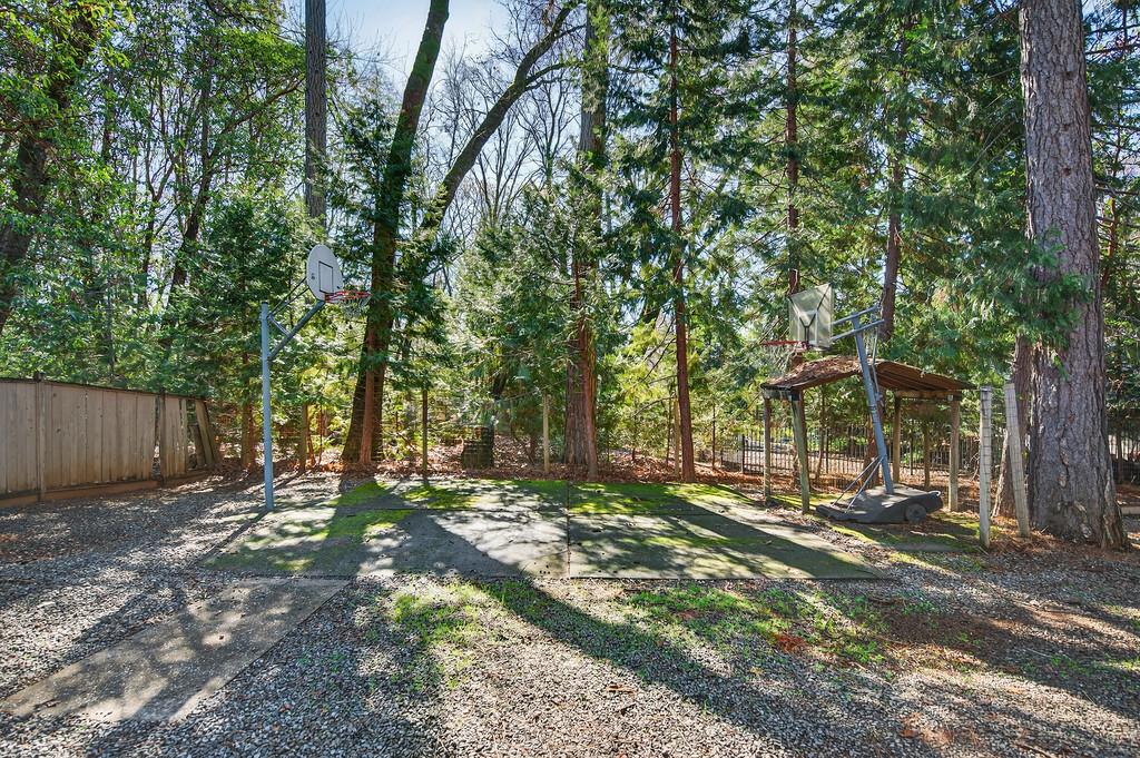 5897 Silverleaf Dr