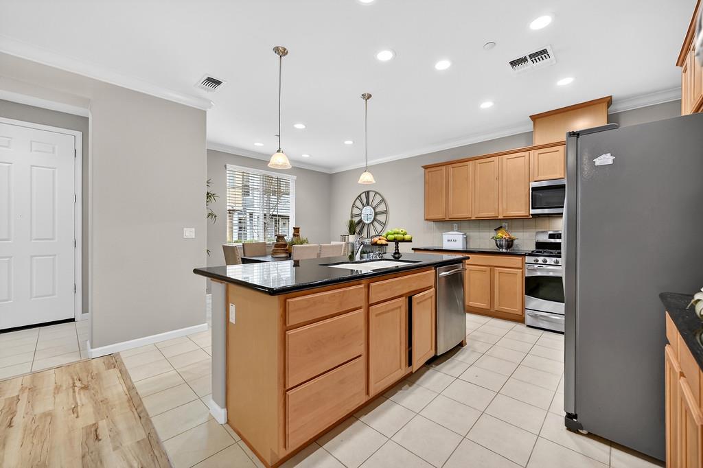 5998 Camden Cir
