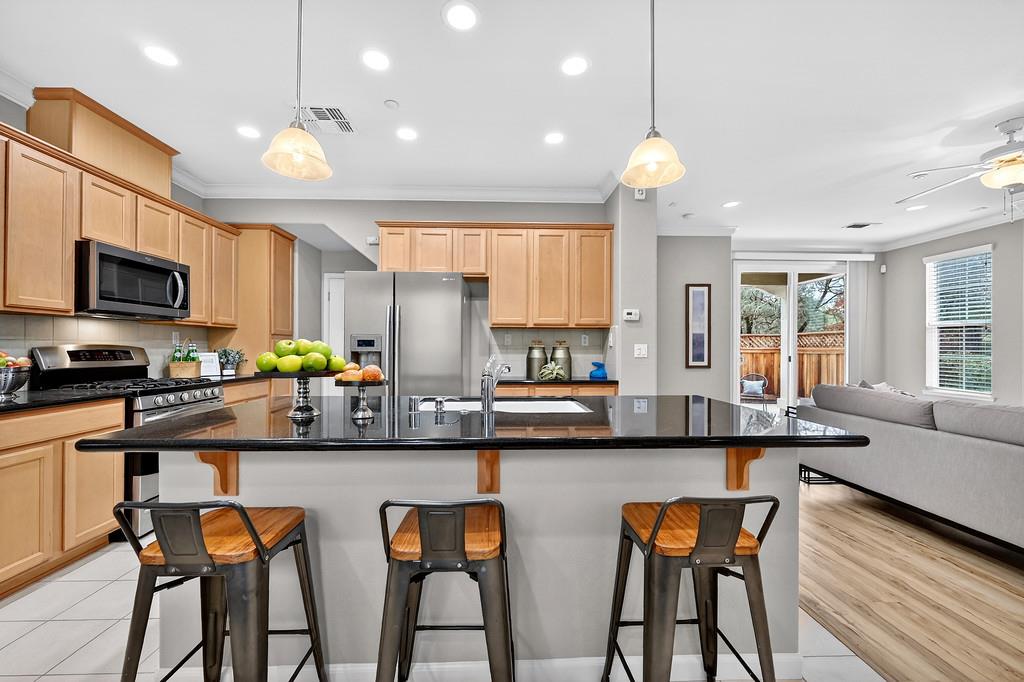 5998 Camden Cir