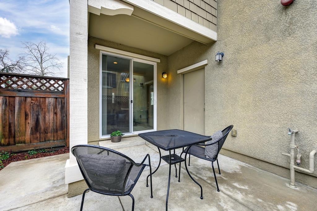 5998 Camden Cir