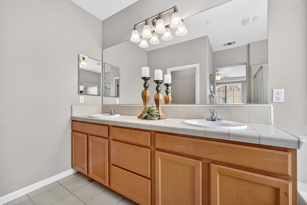 5998 Camden Cir