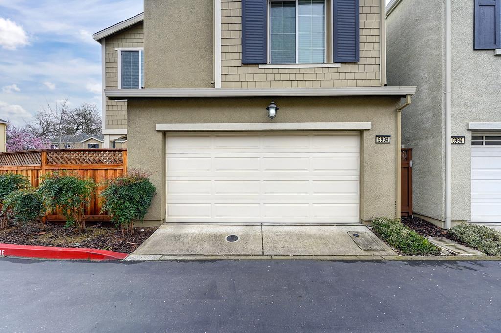 5998 Camden Cir