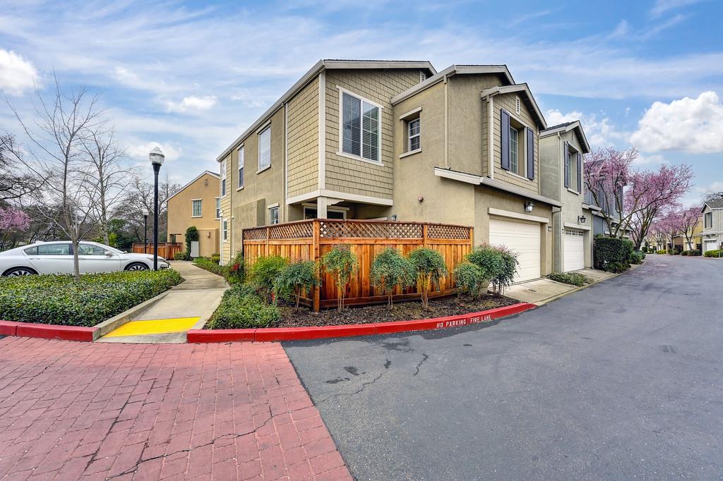5998 Camden Cir