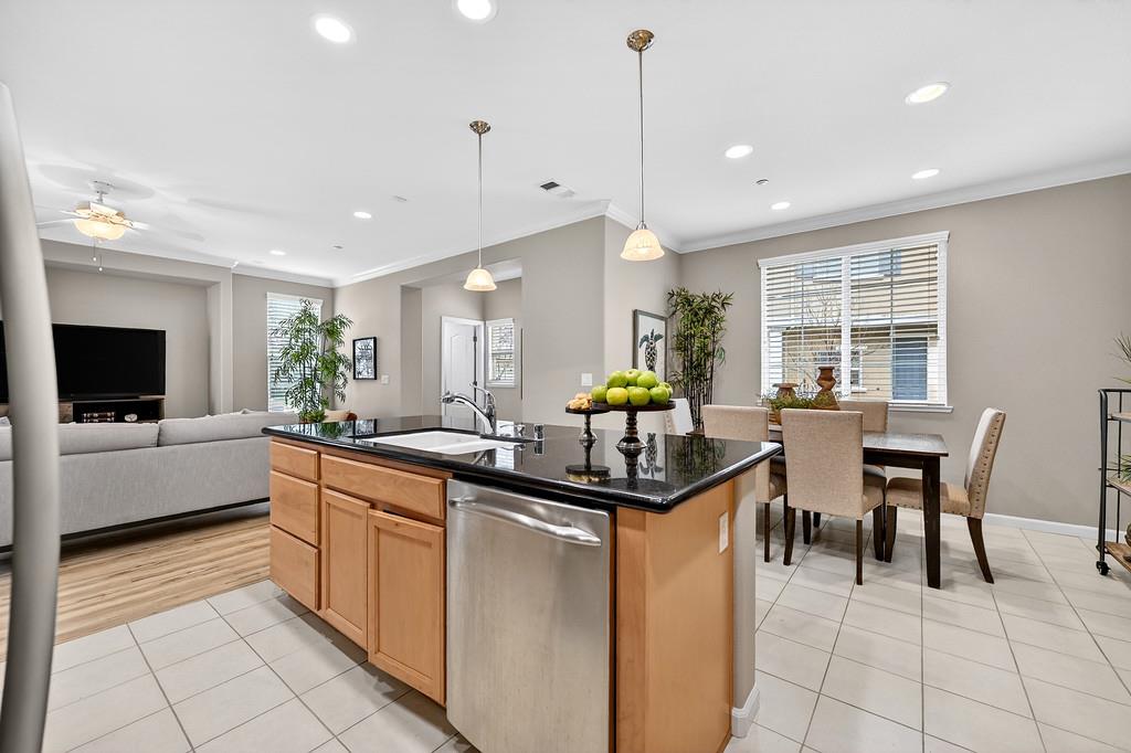5998 Camden Cir