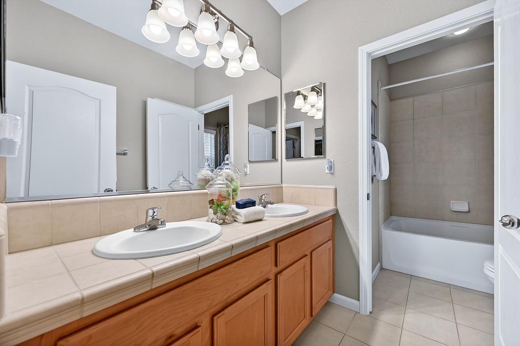 5998 Camden Cir