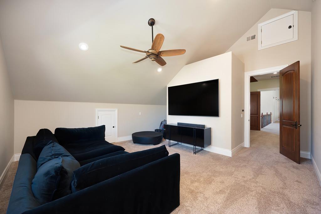 7450 Shadow Oaks Ln