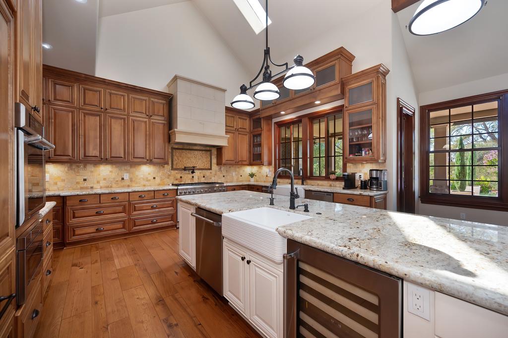 7450 Shadow Oaks Ln