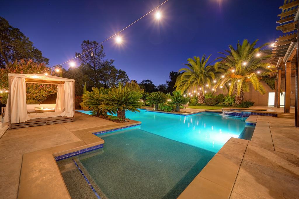 7450 Shadow Oaks Ln