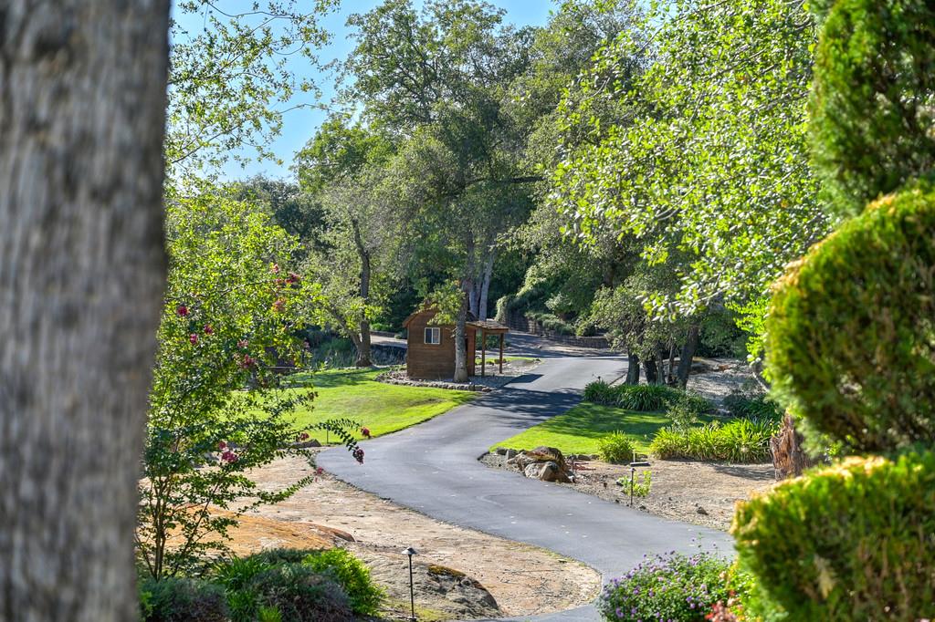 7450 Shadow Oaks Ln