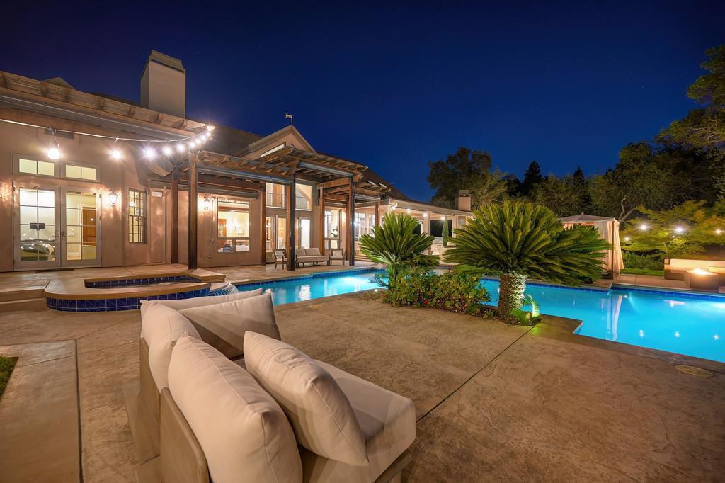 7450 Shadow Oaks Ln