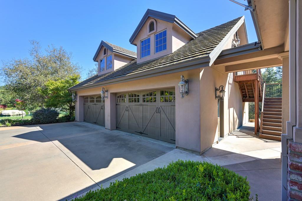 7450 Shadow Oaks Ln