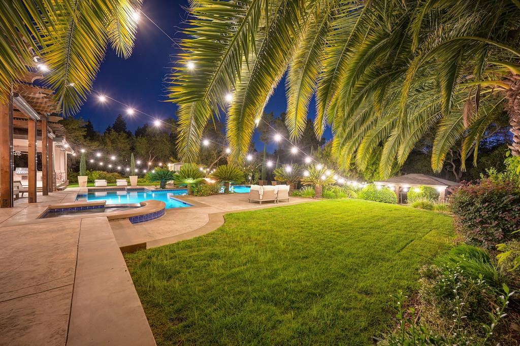 7450 Shadow Oaks Ln