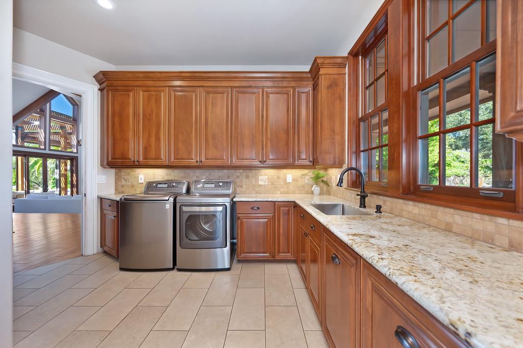 7450 Shadow Oaks Ln