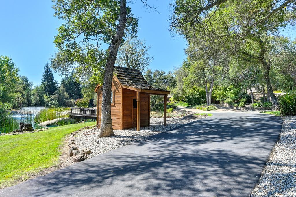 7450 Shadow Oaks Ln