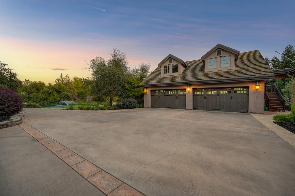 7450 Shadow Oaks Ln