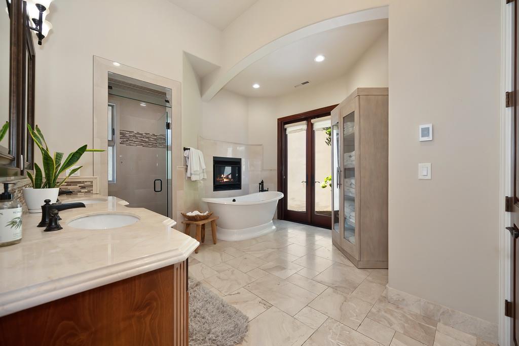 7450 Shadow Oaks Ln
