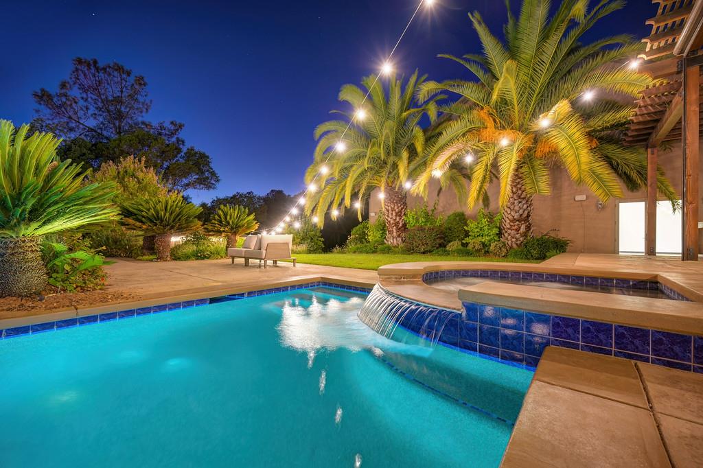 7450 Shadow Oaks Ln