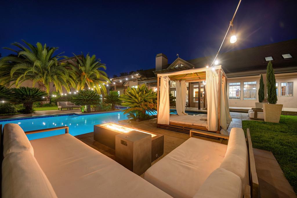 7450 Shadow Oaks Ln