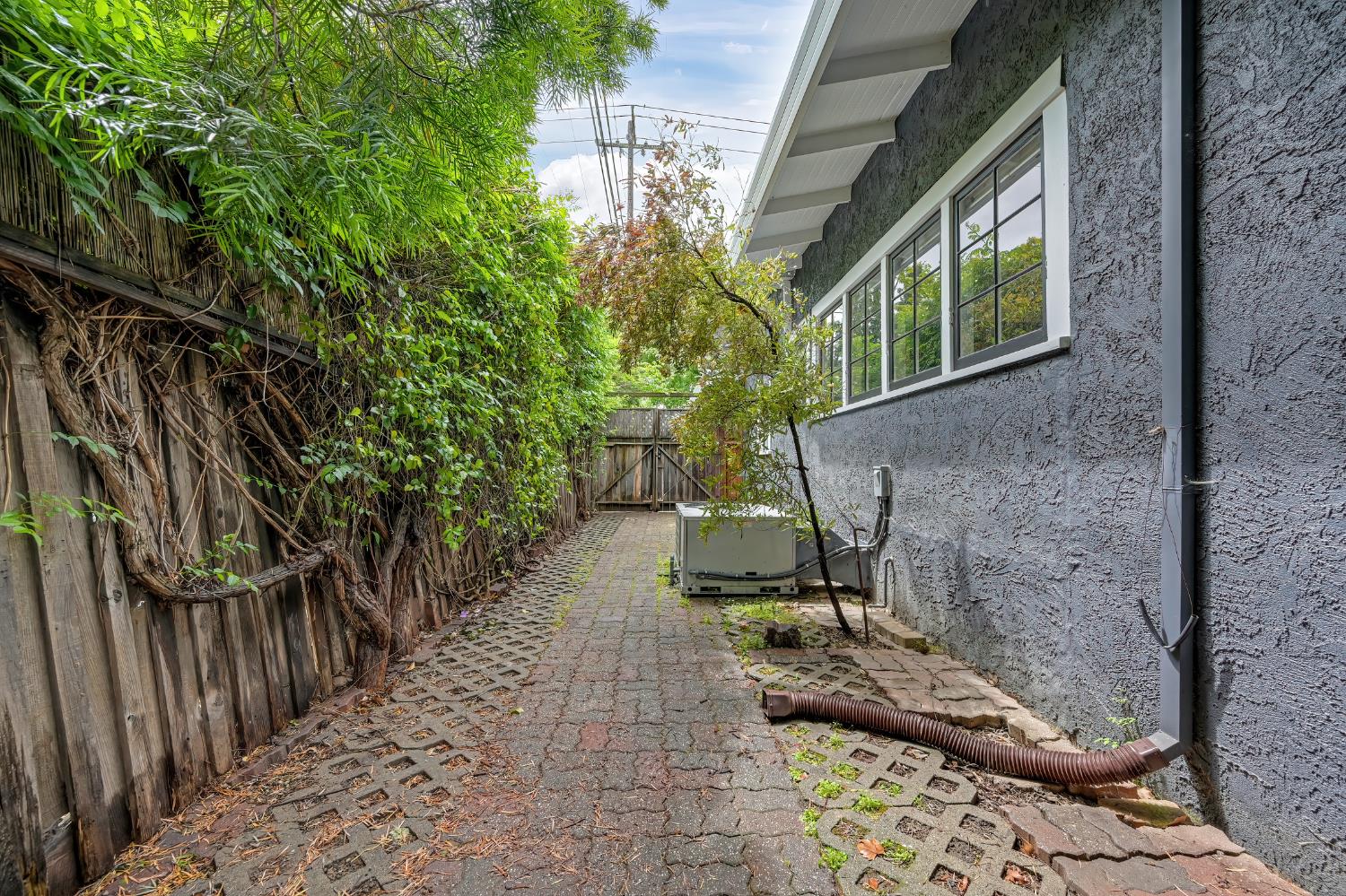 2027 Sloat Way