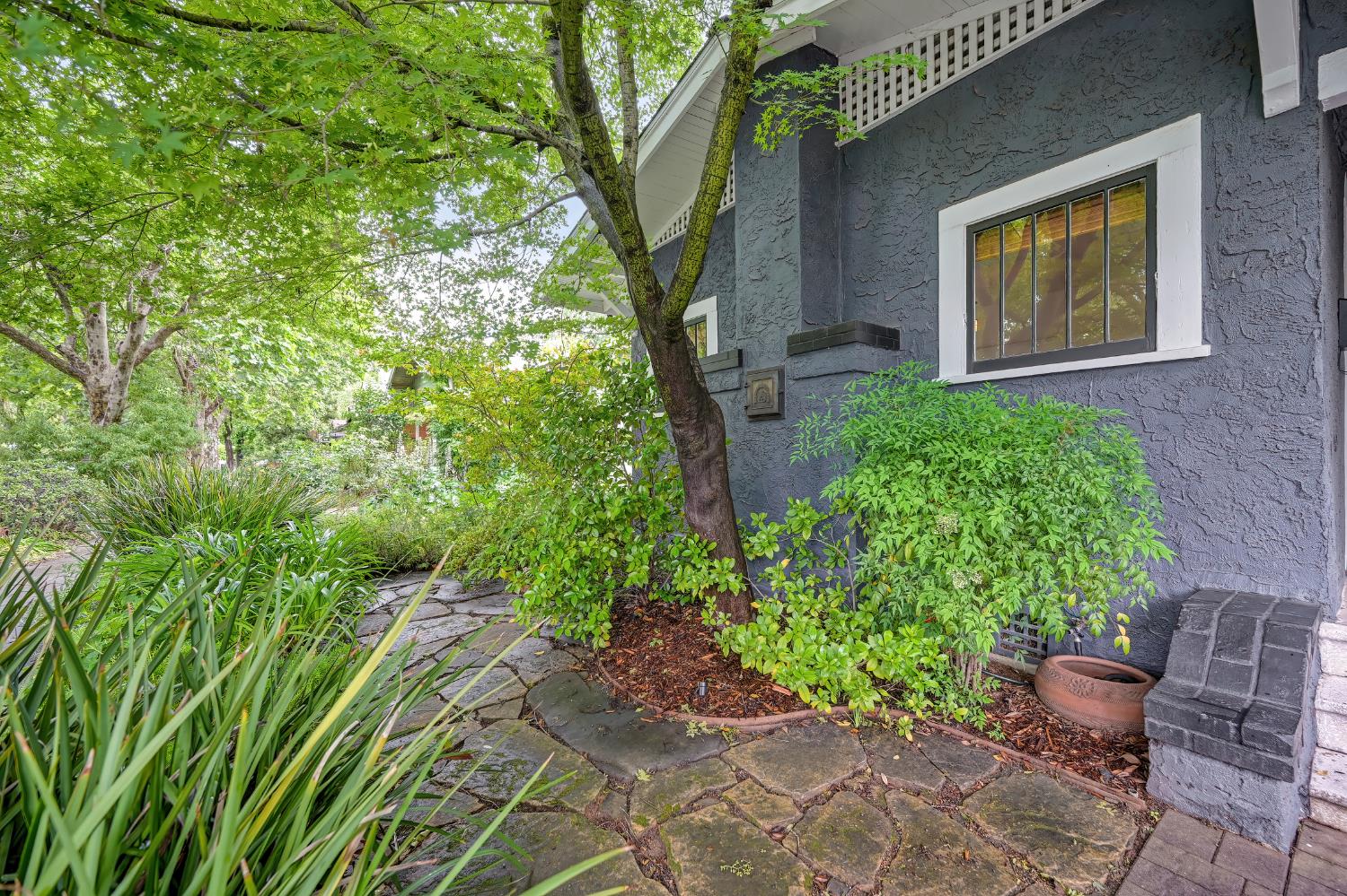 2027 Sloat Way